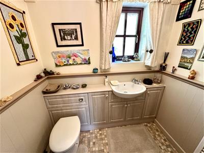 CLOAKROOM/WC